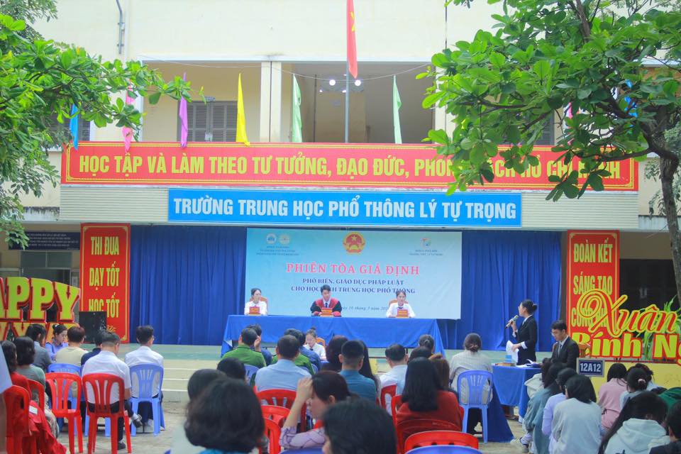 “Phiên tòa giả định 2026” tuyên truyền, phổ biến, giáo dục pháp luật cho học sinh tại Trường THPT Lý Tự Trọng, Khánh Hòa