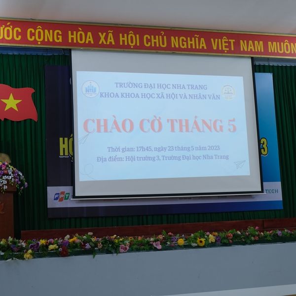 Chào cờ sinh viên Khoa Khoa học Xã hội và Nhân văn tháng 5/2023