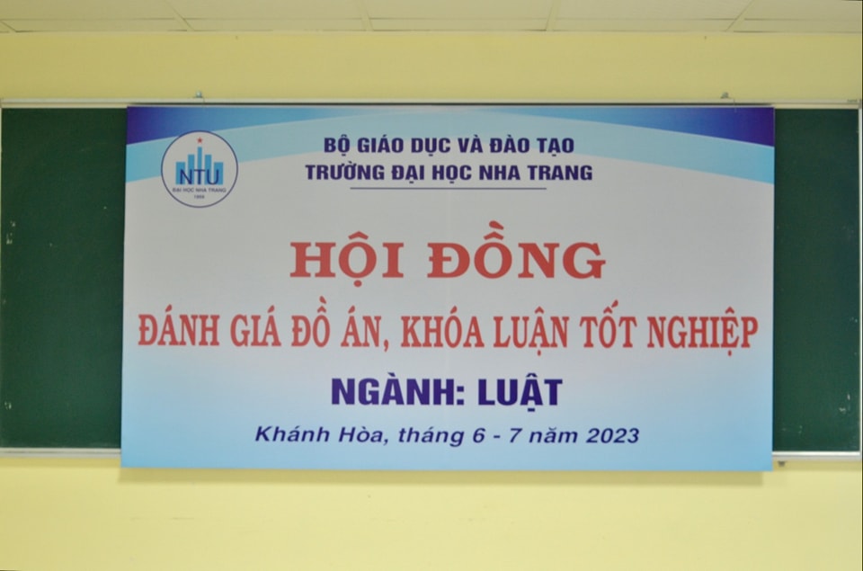 Đánh giá khóa luận tốt nghiệp sinh viên ngành Luật K61