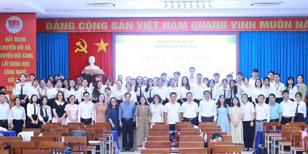 Đánh giá Khóa luận tốt nghiệp khóa 63 ngành Luật năm 2025