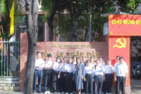 Sinh viên ngành Luật – Khoa Khoa học Xã hội và nhân văn kiến tập tại Tòa án nhân dân